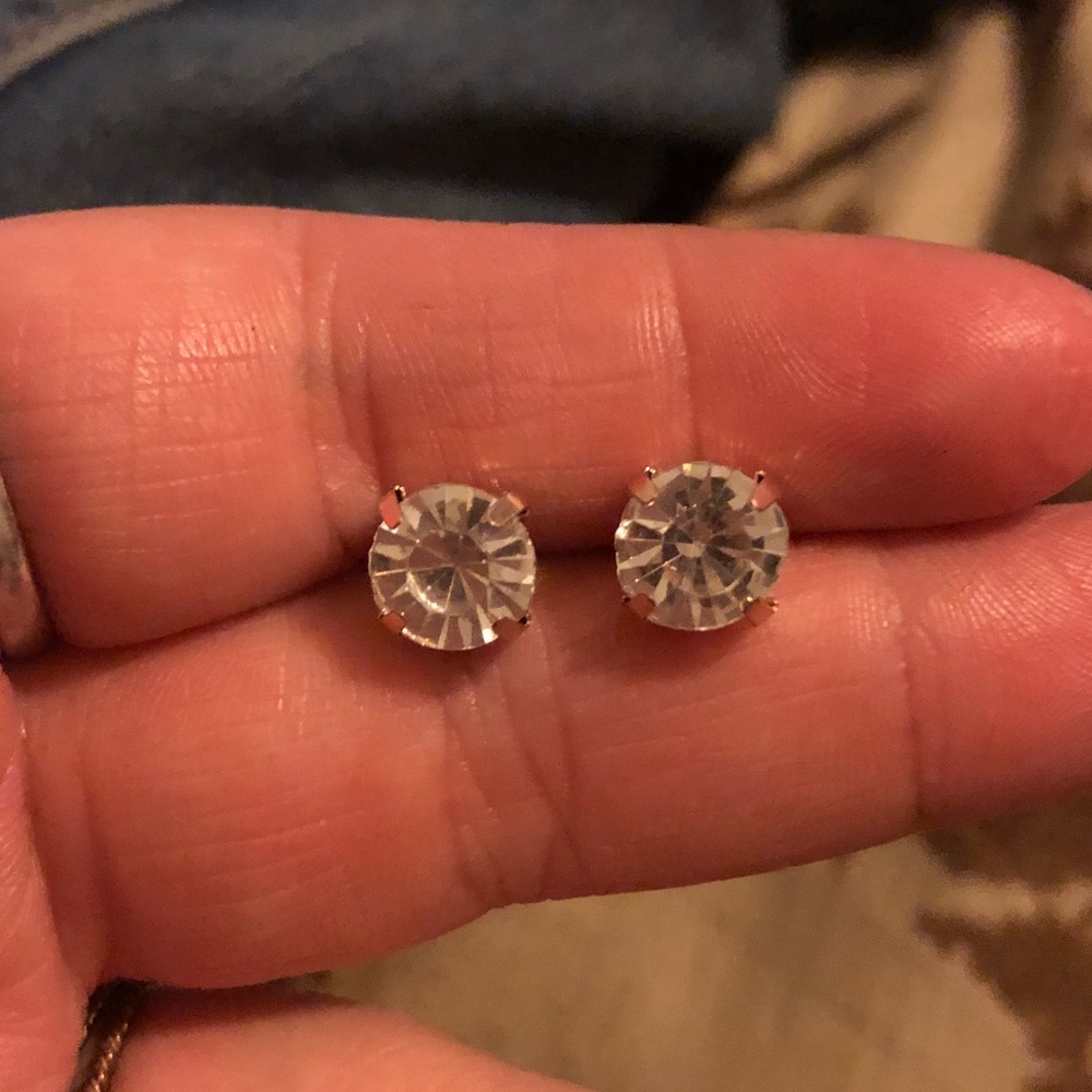 gold stud earrings